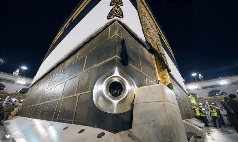 Wider view of the Kaaba corner and Black Stone setting